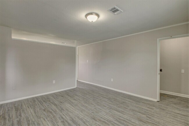 Building Photo - 20 Hiland Pl