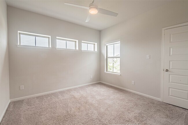 Building Photo - 1618 Clover Ct