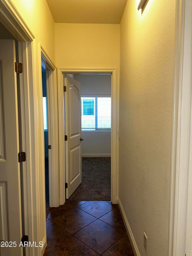 Building Photo - 1686 W Paisley Dr