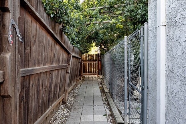 Building Photo - 15549 Ludlow St