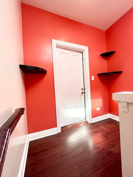 Building Photo - 6712 N Clark St