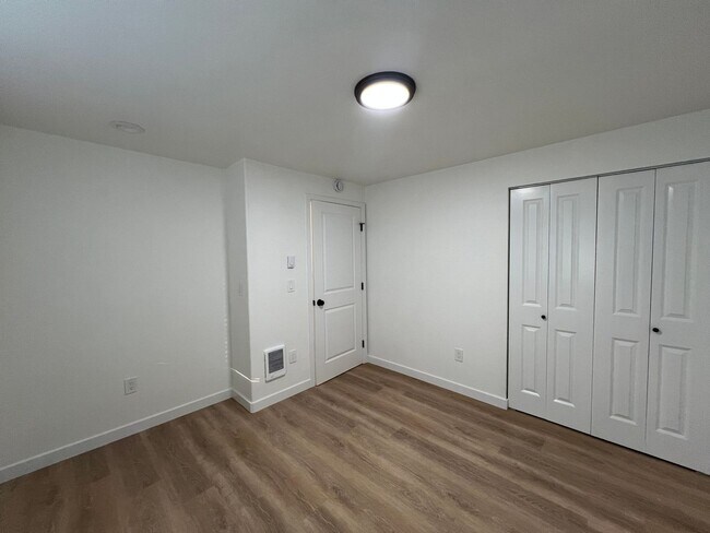 Building Photo - $500.00 OFF Move In Costs Special!