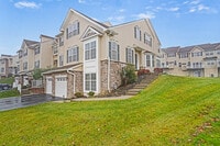 Building Photo - 2 Greenwich Ct