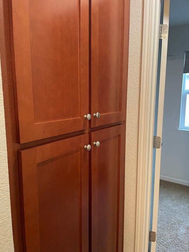 Building Photo - Beautiful 3 Bedroom Home in South Manteca – Prime Location!