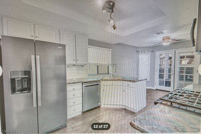 Building Photo - Desirable Lakes Home