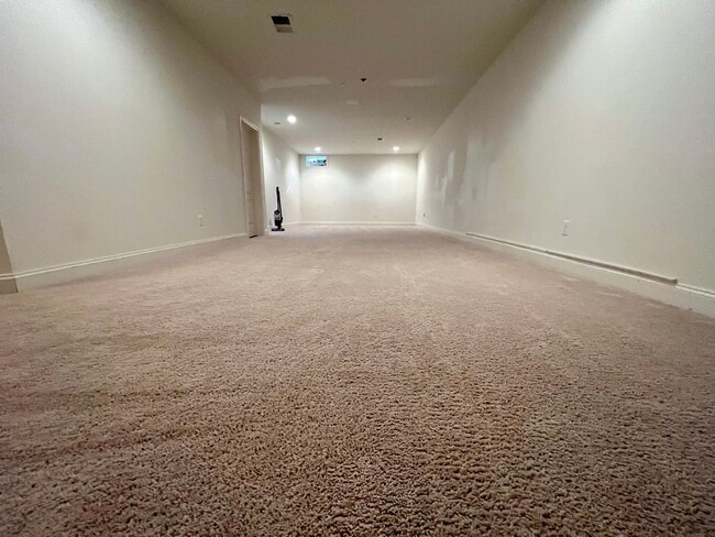 Building Photo - Luxurious 4-Bedroom Corner Townhome in Newtown Square! Available mid-April!