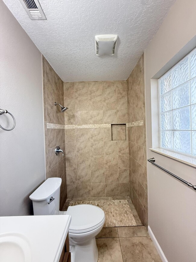 Building Photo - 486 NE Solida Cir