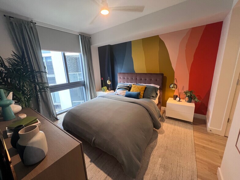 Building Photo - 556 NE 57th St