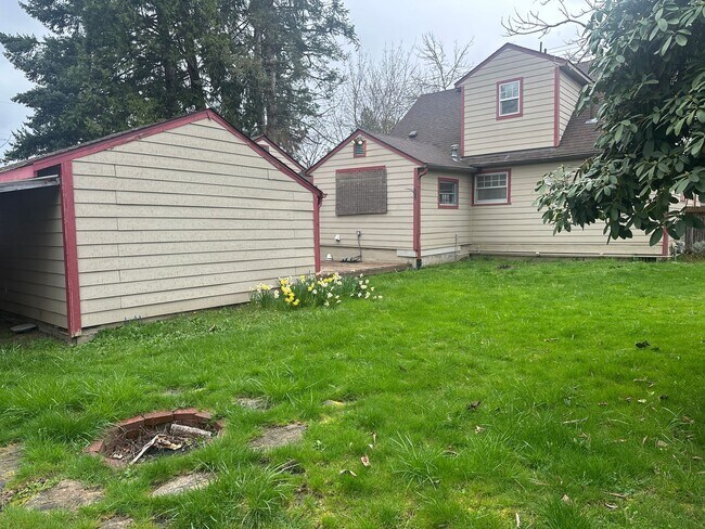 Building Photo - 3 Bedroom 2 Bath McMinnville OR