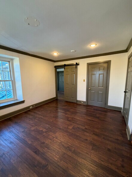 Building Photo - 28 W Main St