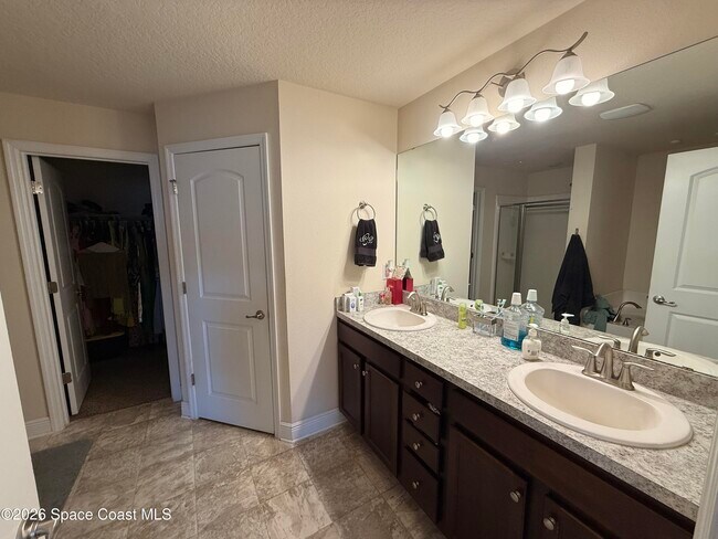 Building Photo - 210 Krassner Dr