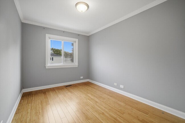 Building Photo - 1306 Cove Dr