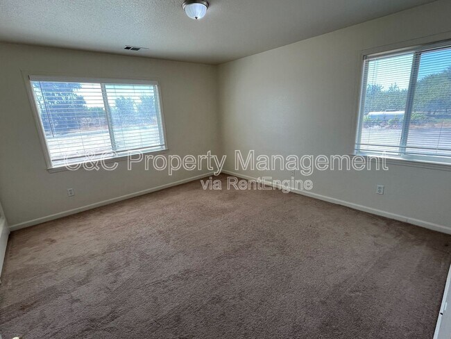 Building Photo - 15290 Sunset Dr