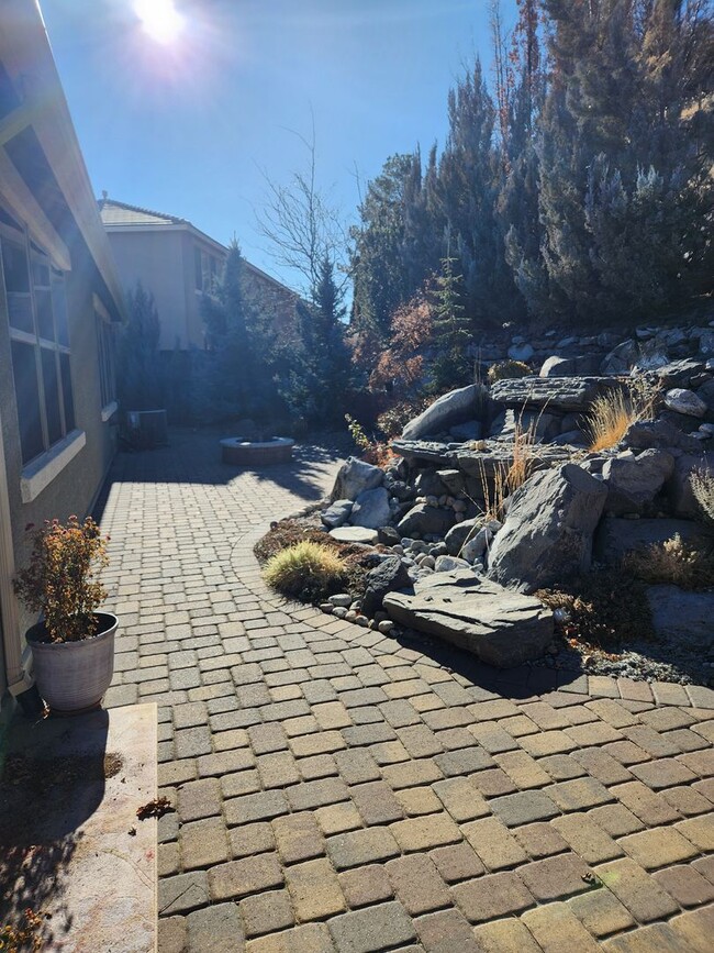 Building Photo - Stunning single story home in Sparks.