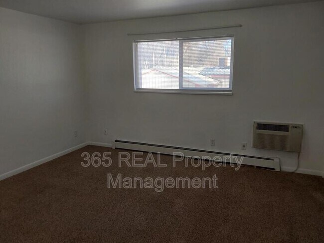 Building Photo - 717 39th St