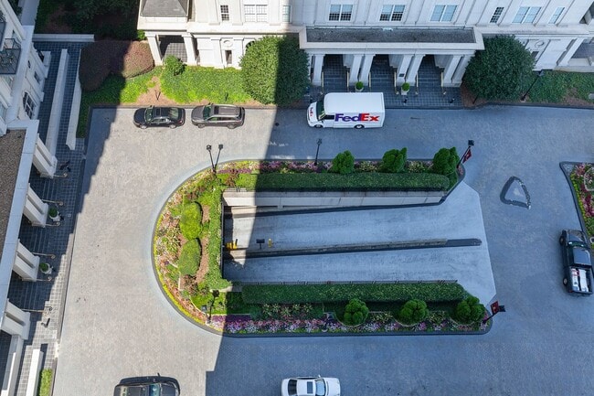 Building Photo - Beautiful 2bd/2ba Condo 1/2 Block from Piedmont Park and 17th Floor View!!