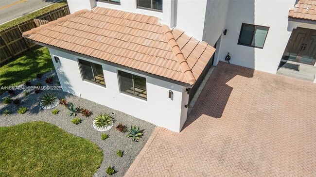 Building Photo - 1451 SW 11th Pl