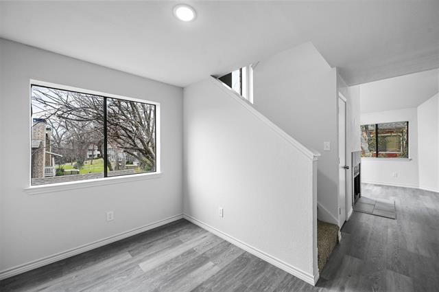 Building Photo - 9825 Walnut St