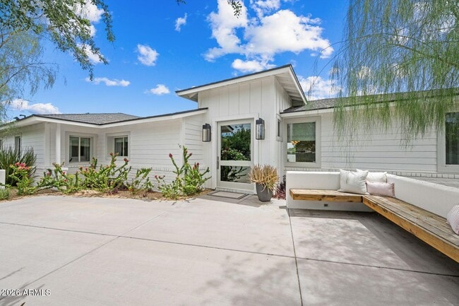 Building Photo - 6919 E Vista Dr
