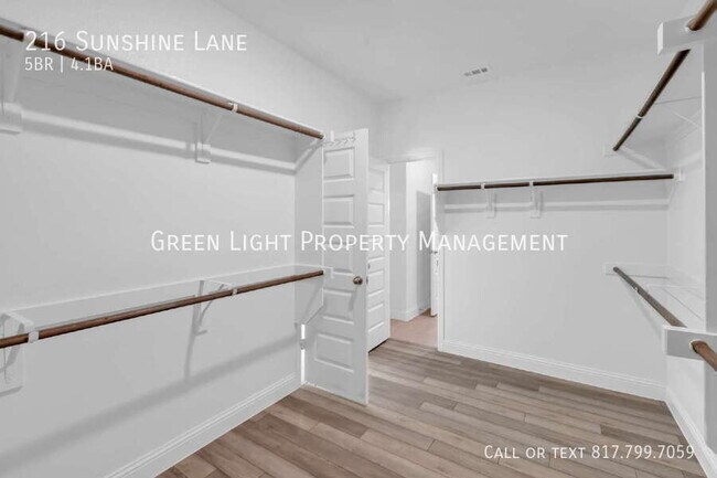 Building Photo - 216 Sunshine Ln