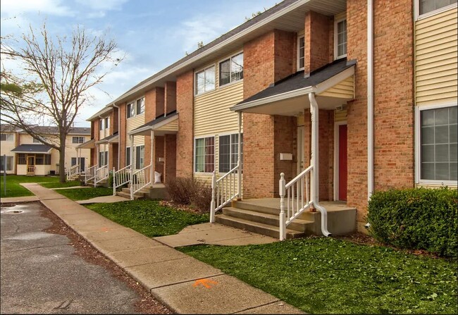 Community Exterior - Arbor Pointe Townhomes