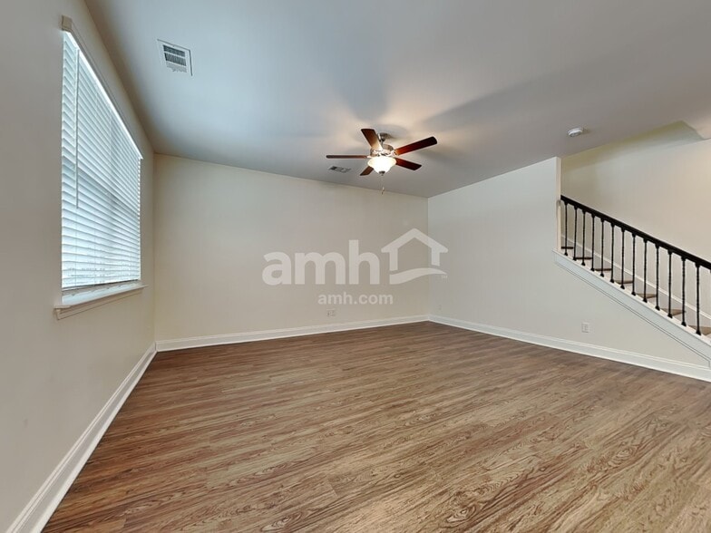 Building Photo - 208 Clearwater Cir