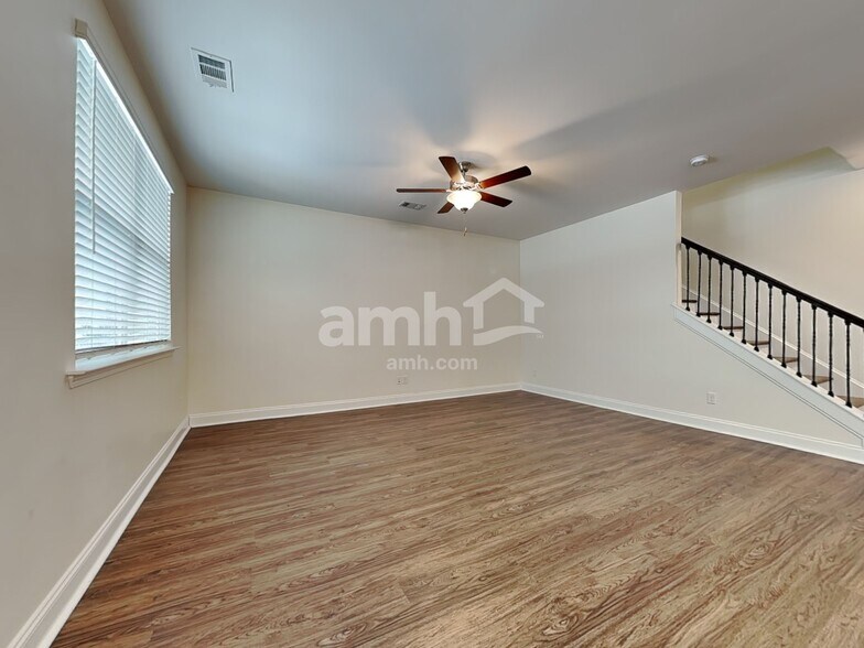 Building Photo - 25 Crabapple Cir