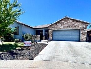 Building Photo - $2,895 Fowler & Butler, 4 Bedroom Home - B...
