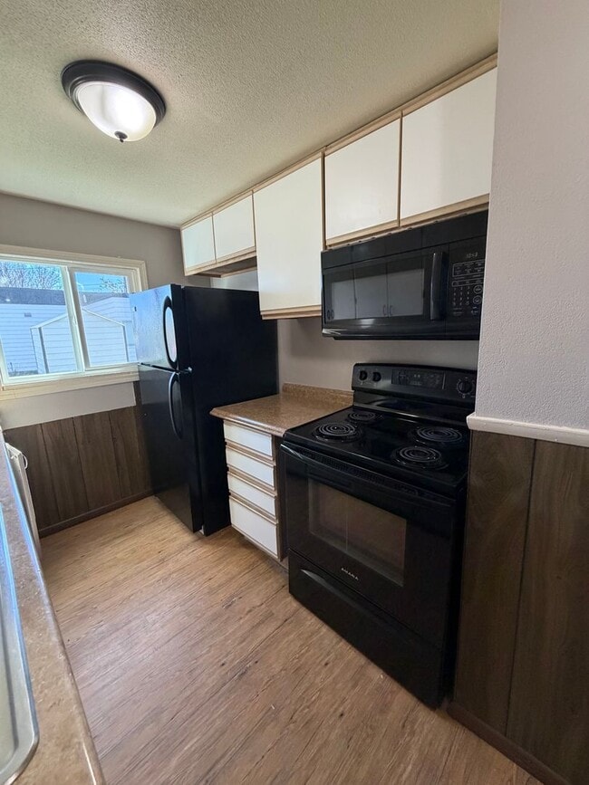 Building Photo - Newly Remodeled 3Bed/ 1Bath