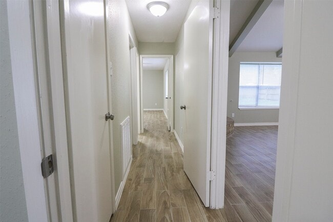 Building Photo - 2706 Orion Dr