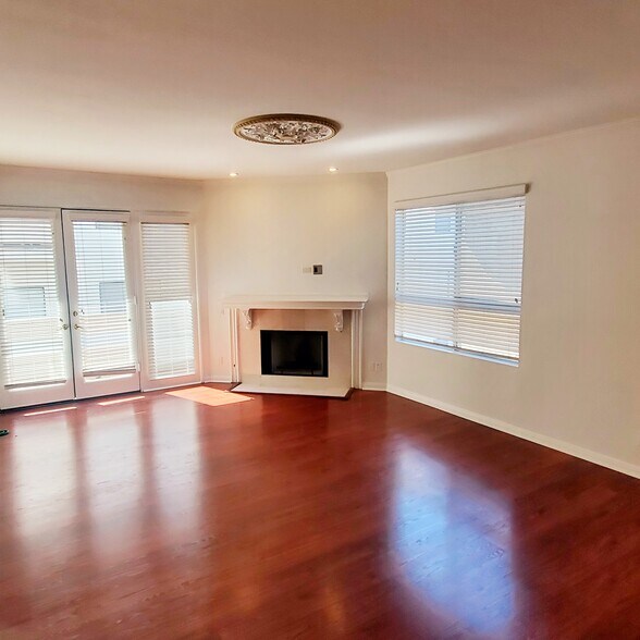 Building Photo - 4415 Saugus Ave