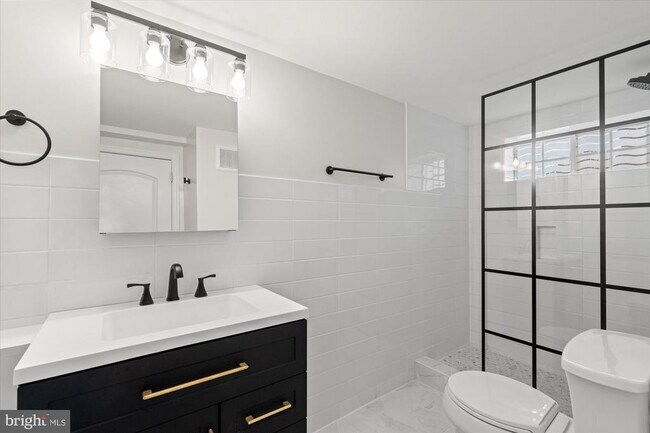 Building Photo - 1700 Dewitt Ave