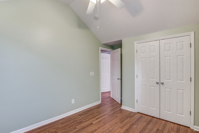 Building Photo - 833 Willow Bay Dr