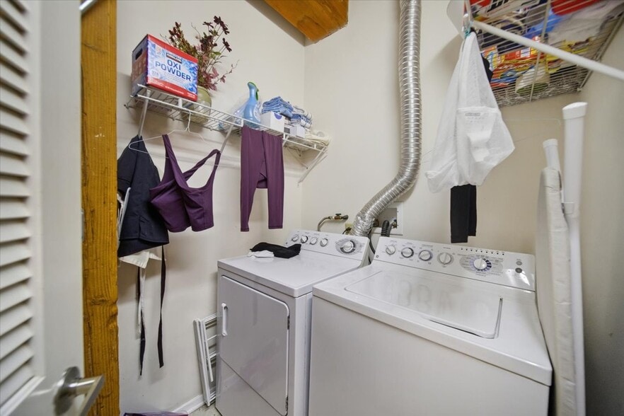 Building Photo - 420 W Ontario St