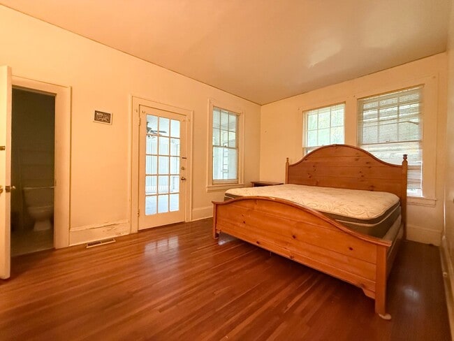 Building Photo - Large Home Available in Wadesboro