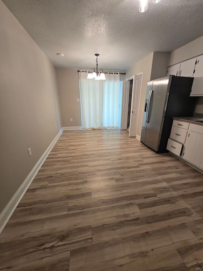 Building Photo - 722 Pear Tree Cir