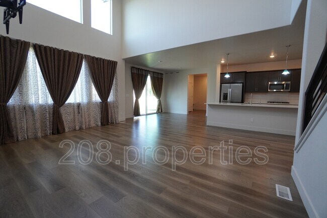 Building Photo - 245 E Caldera St
