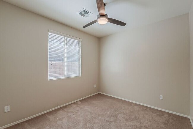 Building Photo - Modern 4 Bed Tucson Rental with Spacious K...