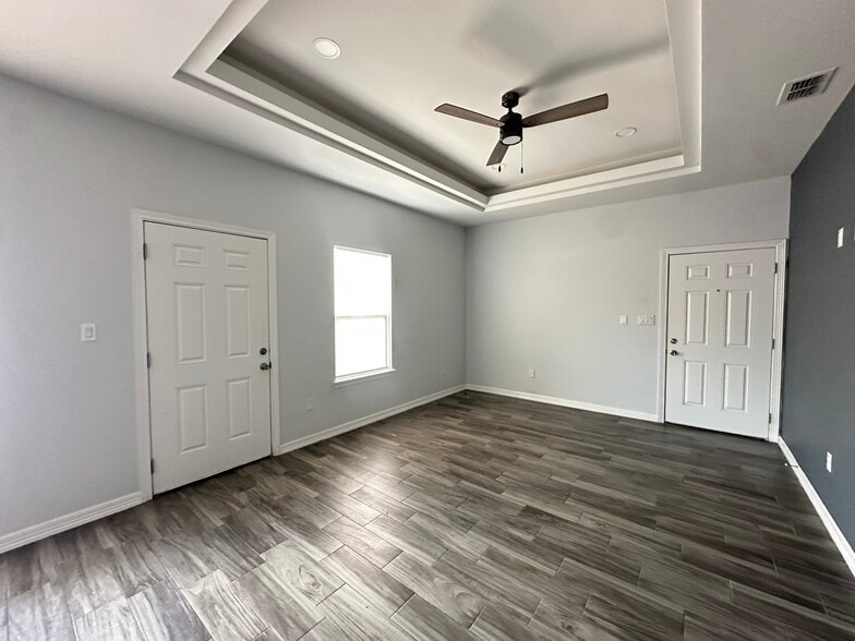 Building Photo - 3924 Las Vistas Ln