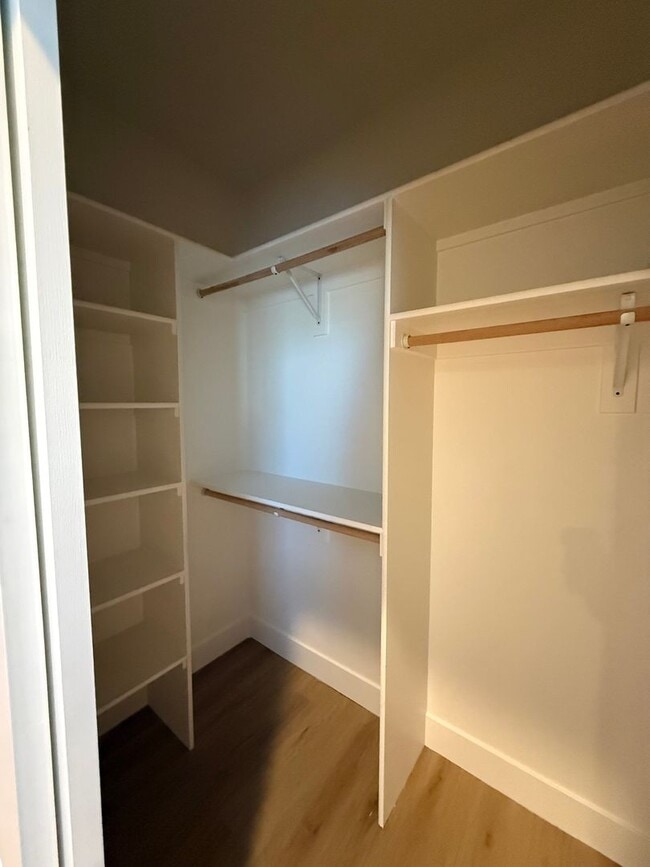 Building Photo - 8461001/85