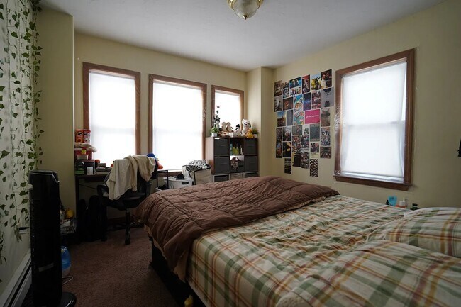 Building Photo - No Brokers Fee