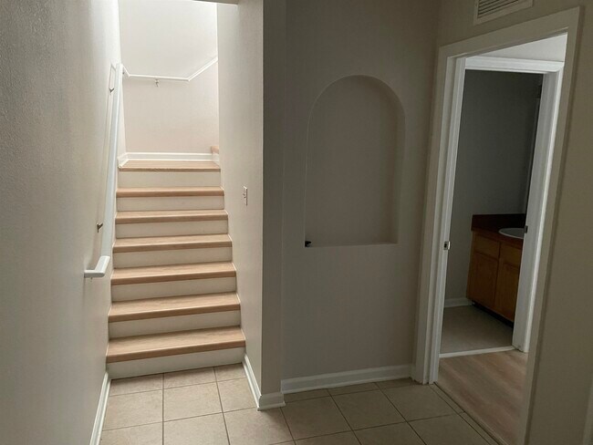 Building Photo - 2315 Timber Oak Ln