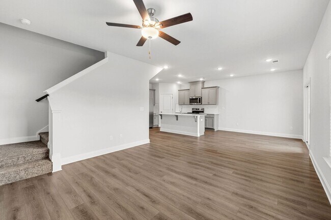 Building Photo - 1212 Vail Dr