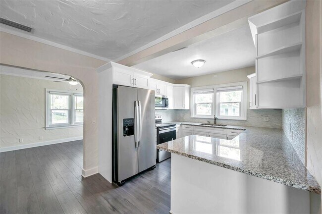 Building Photo - 4000 10th Ave N