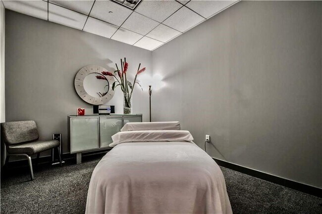 Building Photo - 3338 Peachtree Rd NE