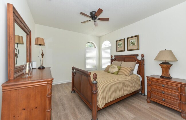 Building Photo - 650 SW Treasure Cove