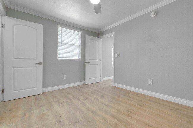 Building Photo - Bungalow style apartment on a quiet property is now available!
