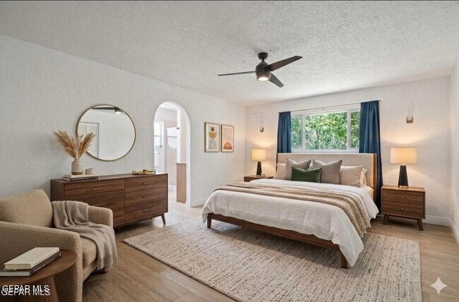 Building Photo - 5233 White Oak Dr
