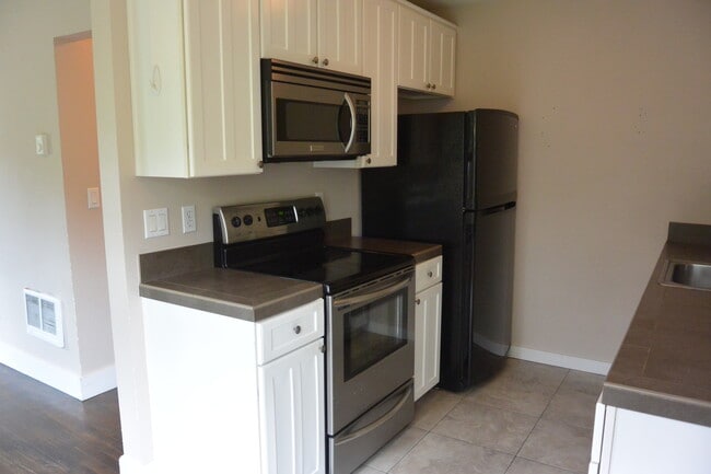 Building Photo - 3600.3602e.Evergreen