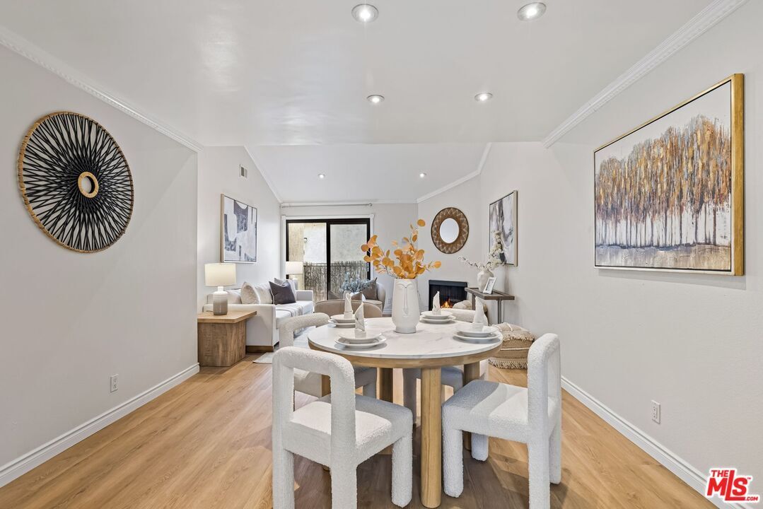 Building Photo - 620 W Hyde Park Blvd